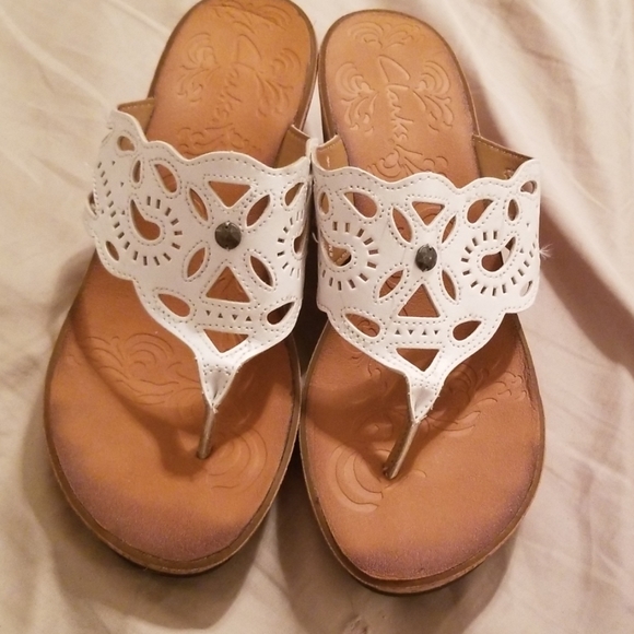 clarks wedge flip flops